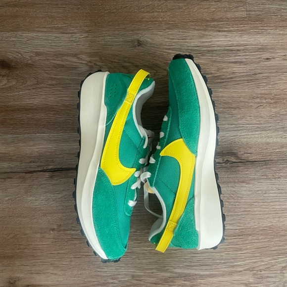 Nike Green and Yellow Women's Shoes - Picture 3 of 5
